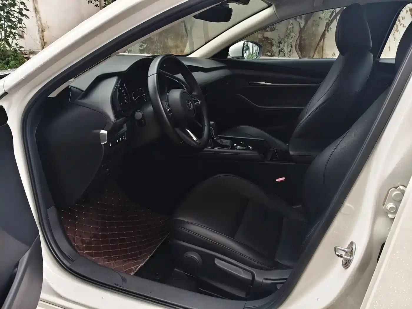 Mazda3 Axela 2020 2.0L Automatic Premium Edition — миниатюра 5
