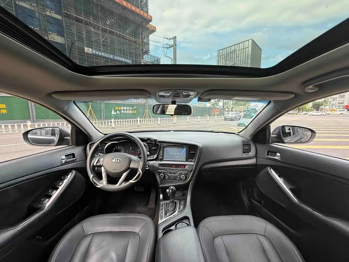 Kia K5 2012 2.0L Automatic DLX Special Edition — миниатюра 12