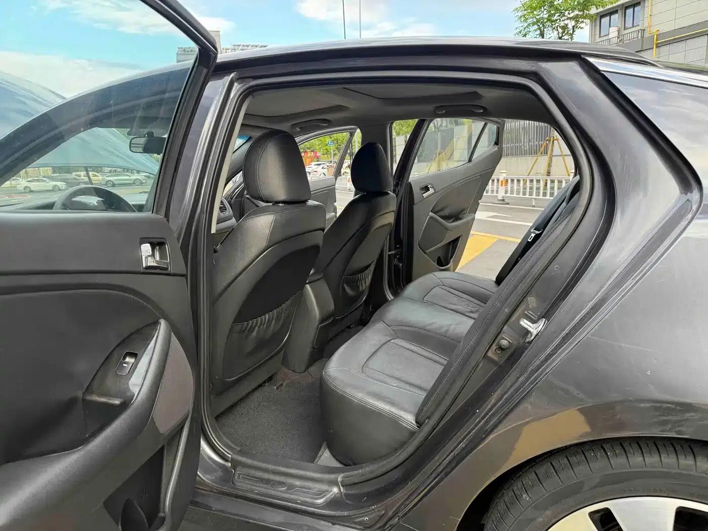 Kia K5 2012 2.0L Automatic DLX Special Edition — миниатюра 13