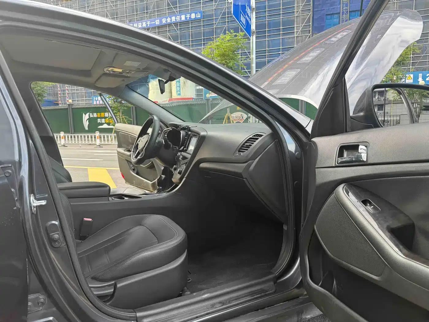 Kia K5 2012 2.0L Automatic DLX Special Edition — миниатюра 14