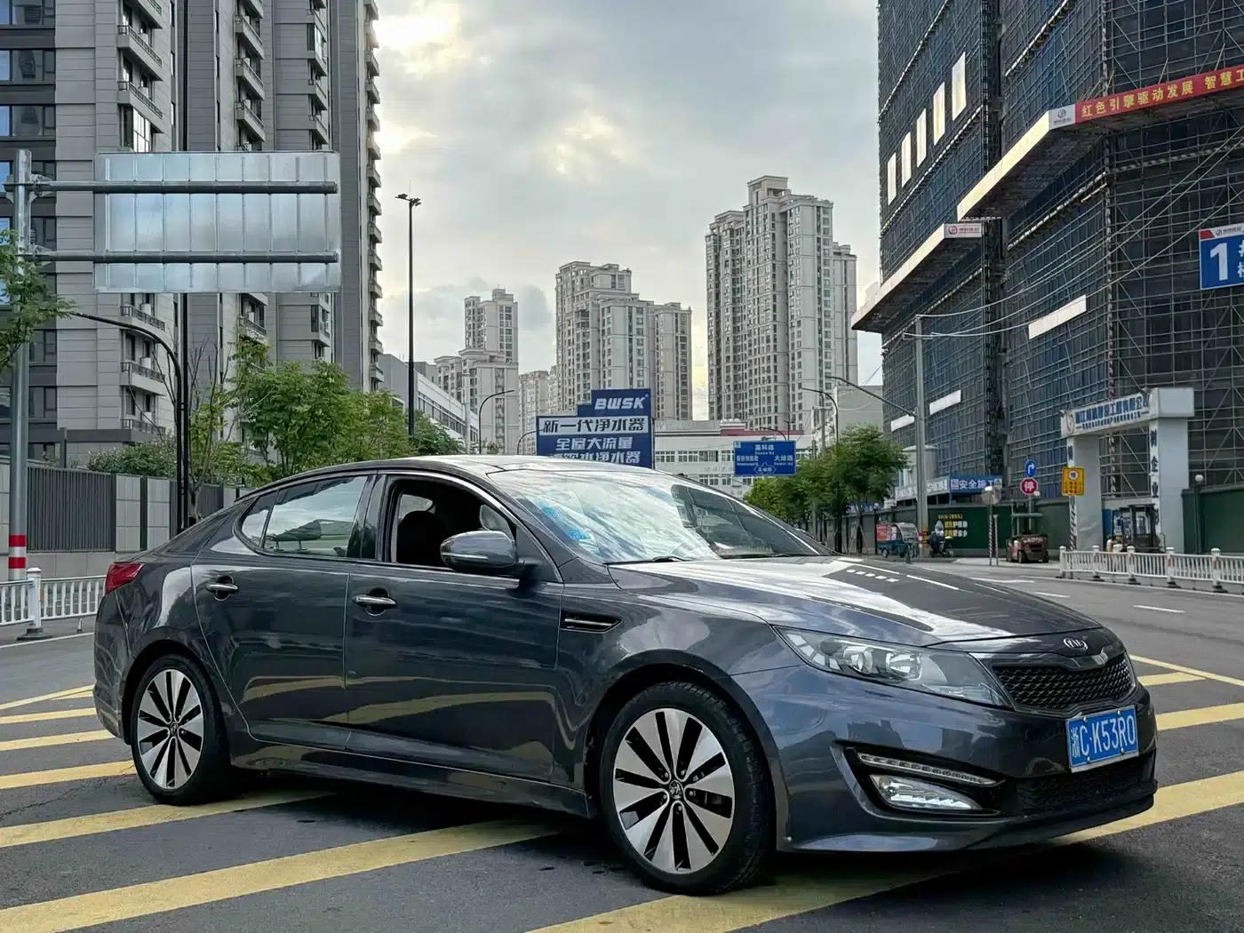 Kia K5 2012 2.0L Automatic DLX Special Edition — миниатюра 3