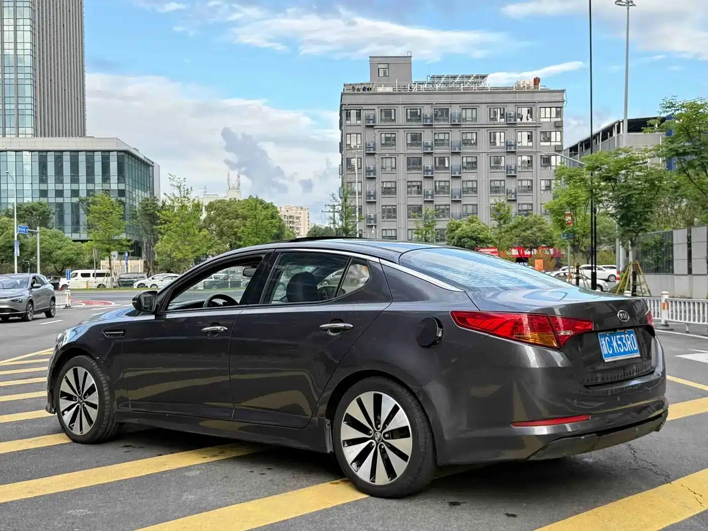 Kia K5 2012 2.0L Automatic DLX Special Edition — миниатюра 4
