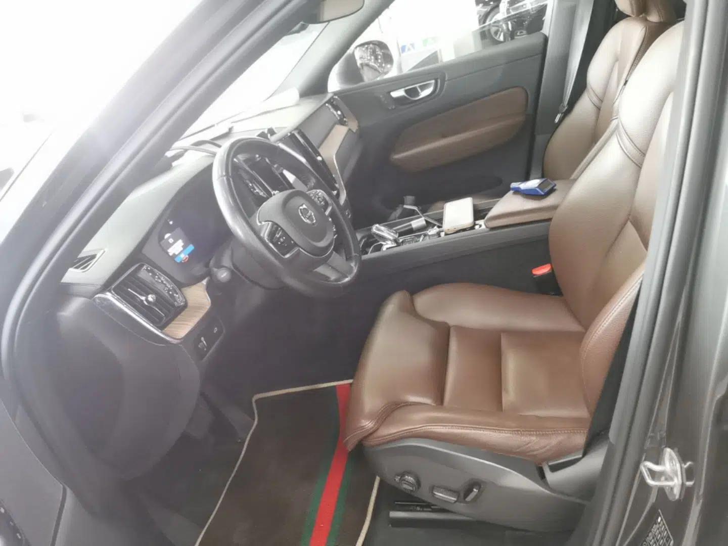 Volvo XC60 2022 B5 4x4 Smart Luxury Edition — миниатюра 18