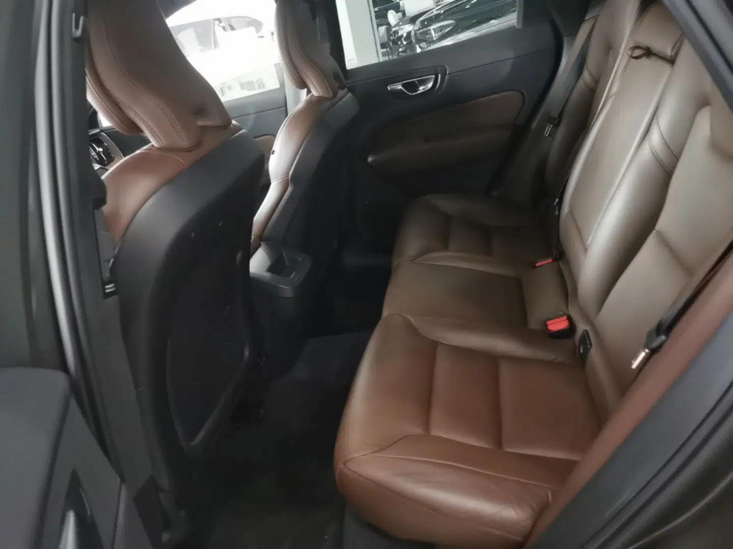 Volvo XC60 2022 B5 4x4 Smart Luxury Edition — миниатюра 20