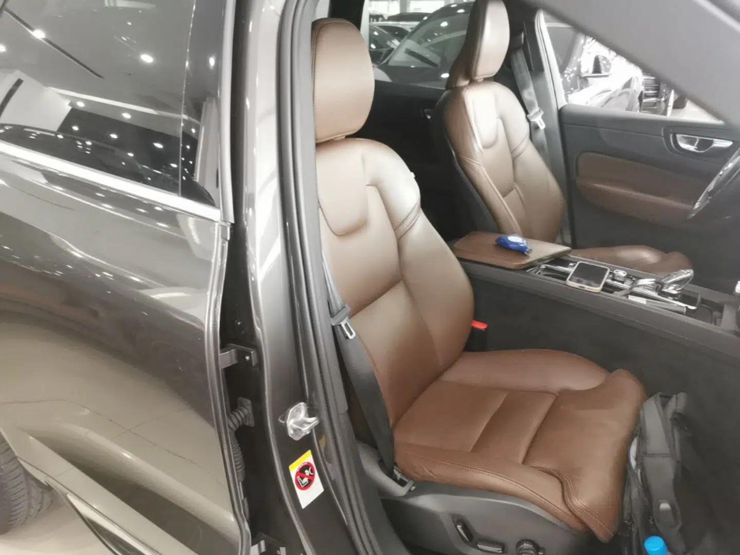 Volvo XC60 2022 B5 4x4 Smart Luxury Edition — миниатюра 23