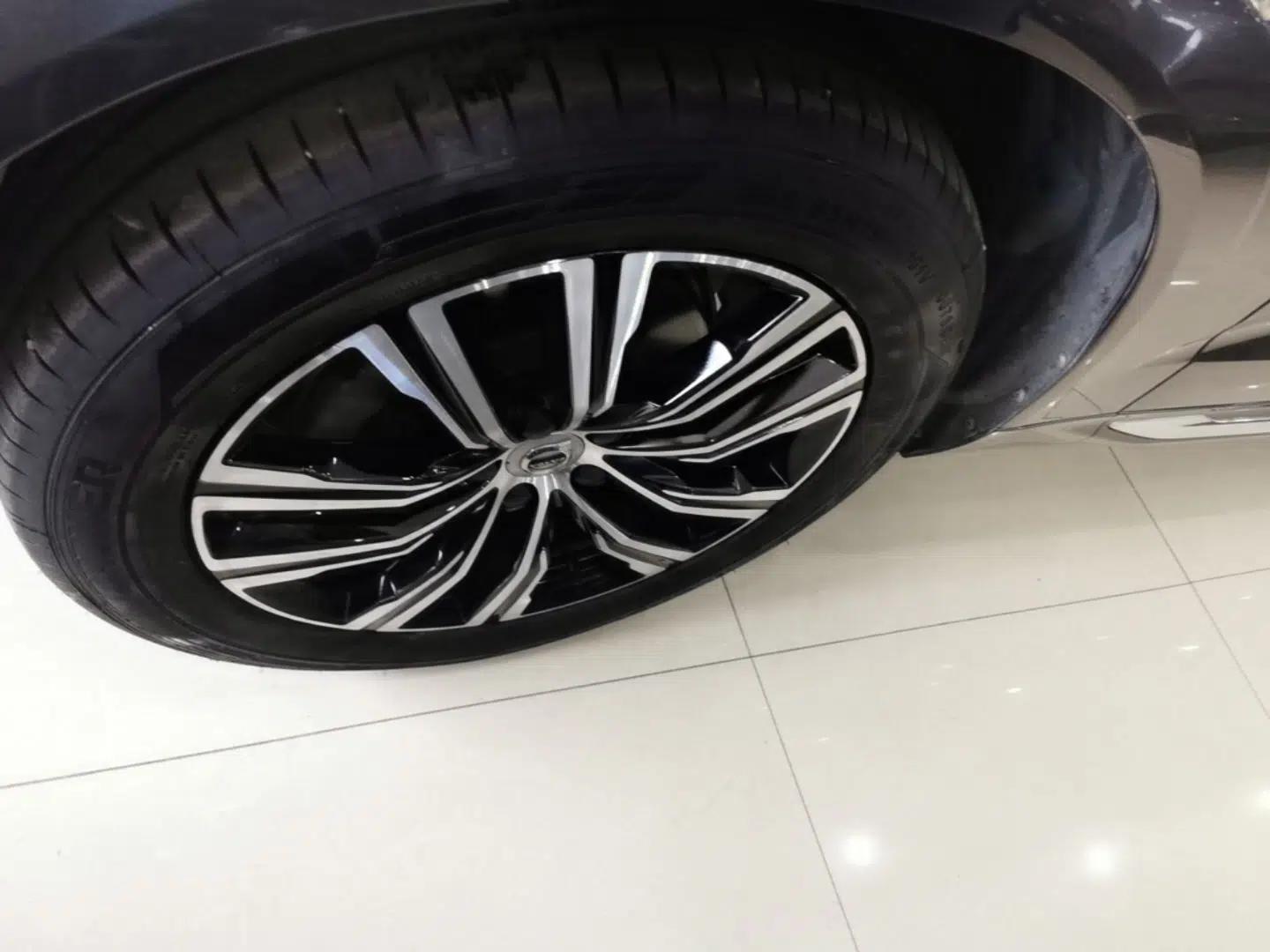 Volvo XC60 2022 B5 4x4 Smart Luxury Edition — миниатюра 8