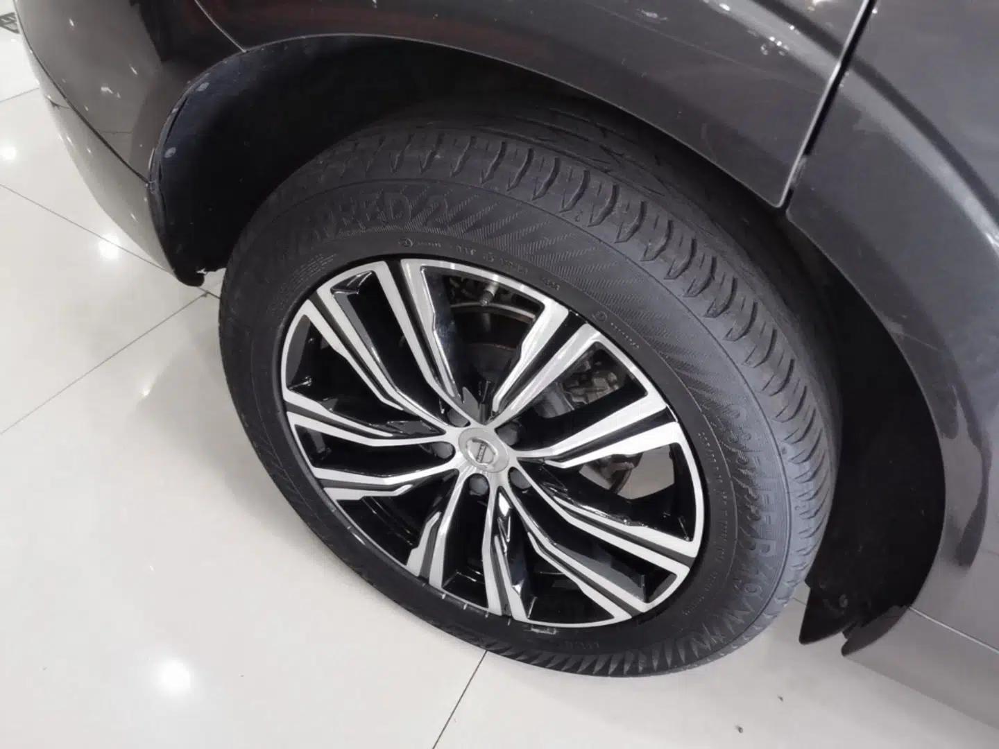 Volvo XC60 2022 B5 4x4 Smart Luxury Edition — миниатюра 10