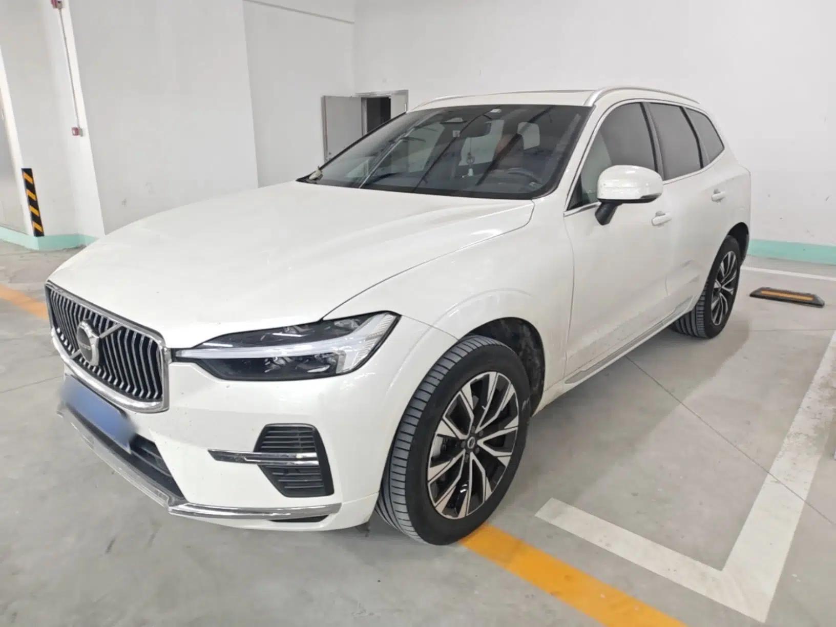 Volvo XC60 2024 B5 4x4 Smart Luxury Edition — миниатюра 1
