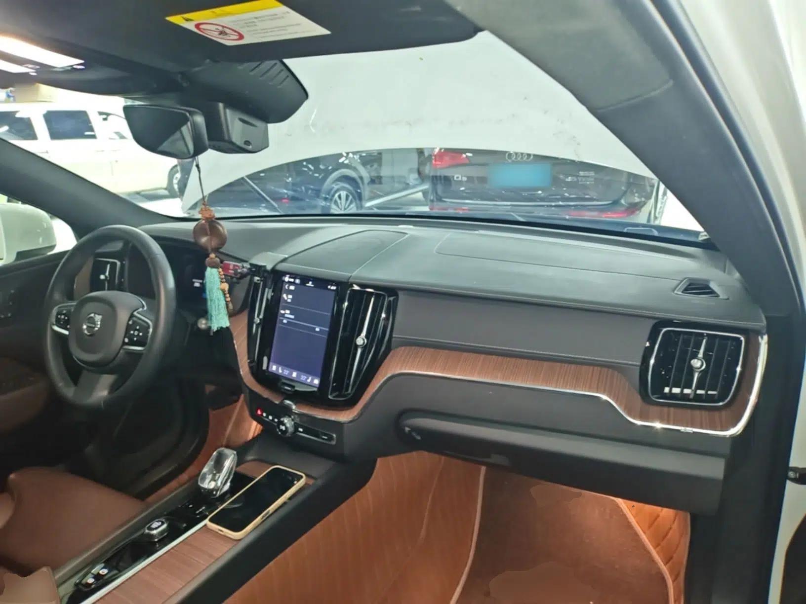 Volvo XC60 2024 B5 4x4 Smart Luxury Edition — миниатюра 13