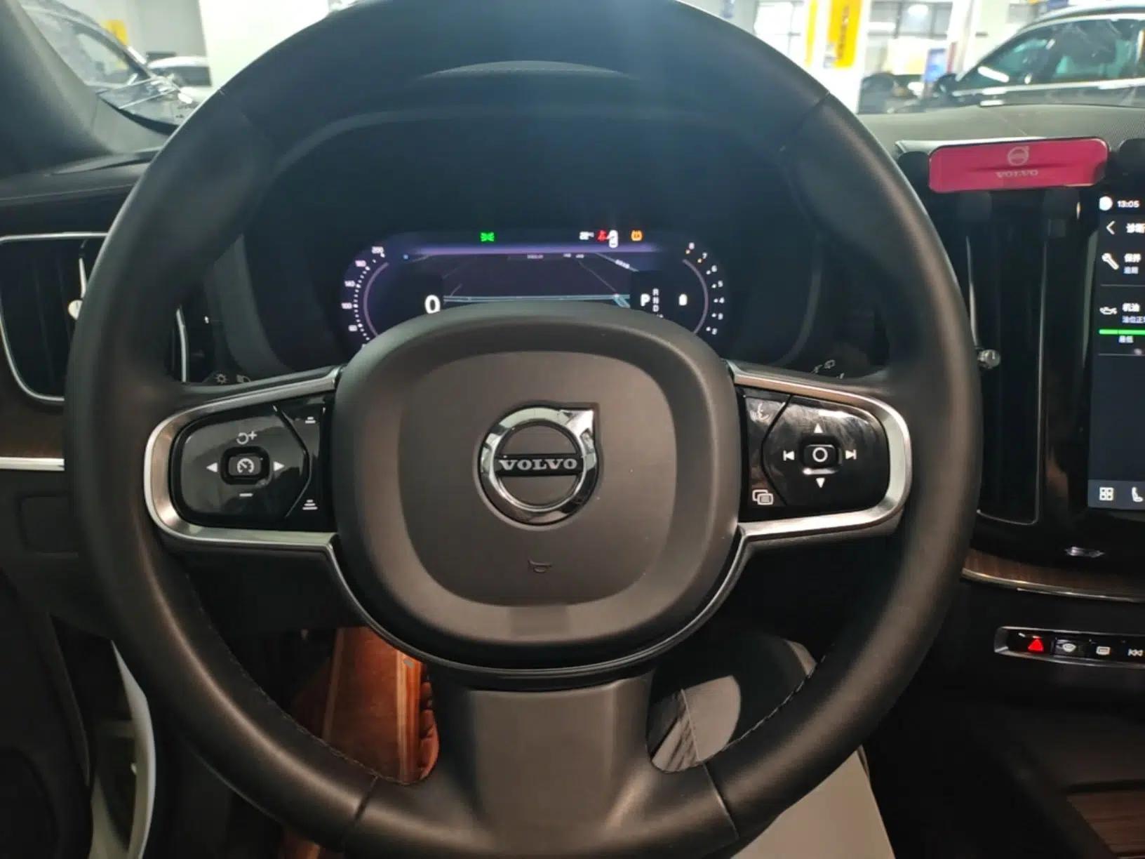 Volvo XC60 2024 B5 4x4 Smart Luxury Edition — миниатюра 14
