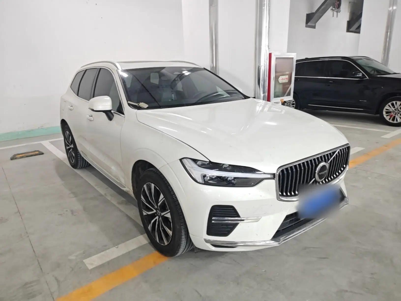 Volvo XC60 2024 B5 4x4 Smart Luxury Edition — миниатюра 3