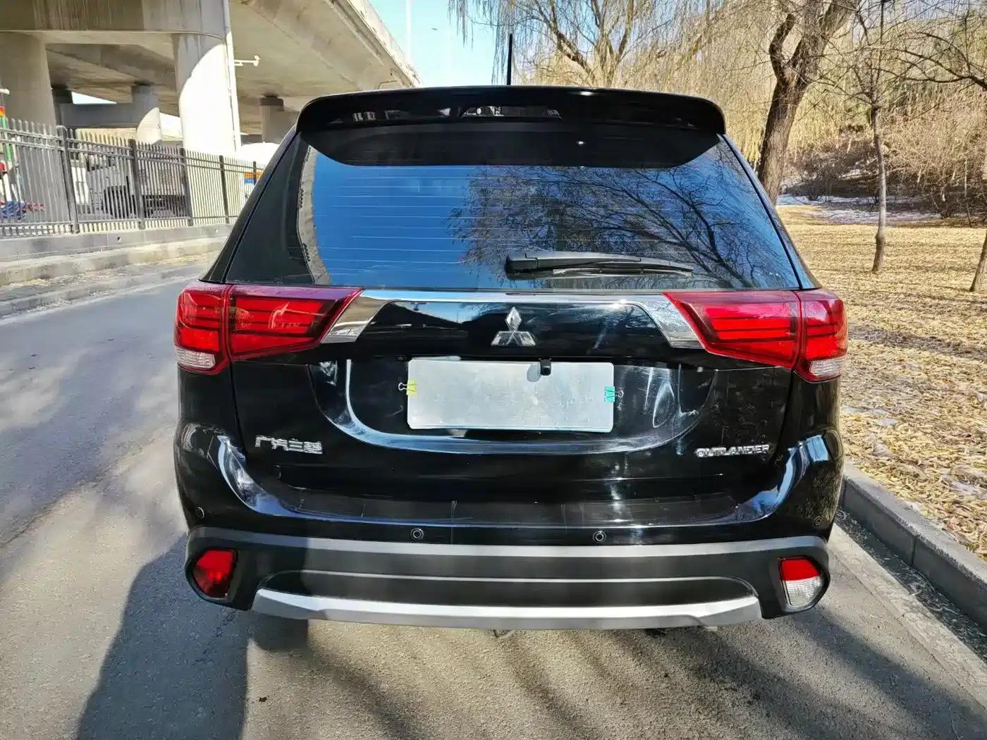Outlander 2016 2.4L 4WD Elite Edition 5-seater — миниатюра 4