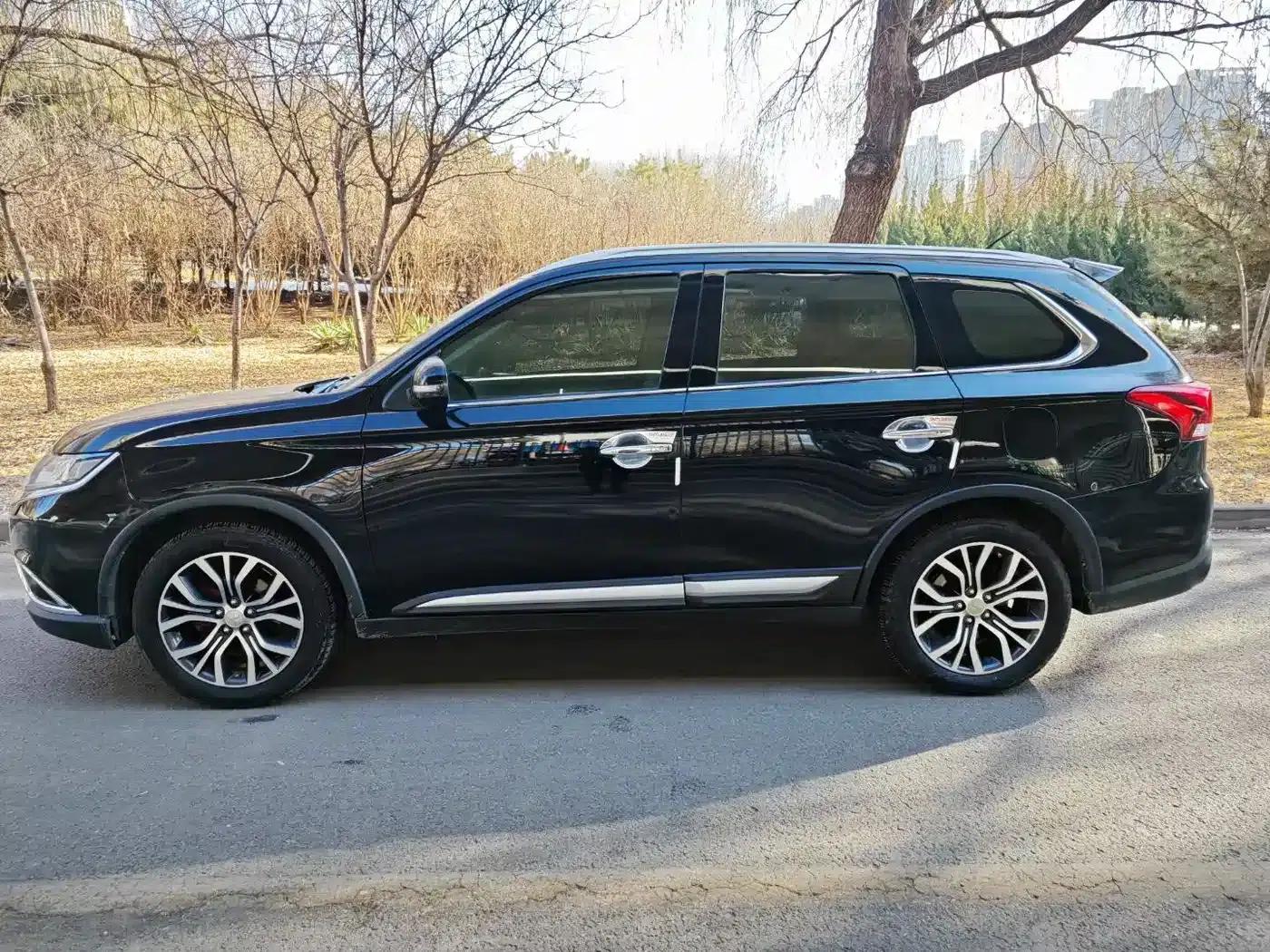 Outlander 2016 2.4L 4WD Elite Edition 5-seater — миниатюра 5