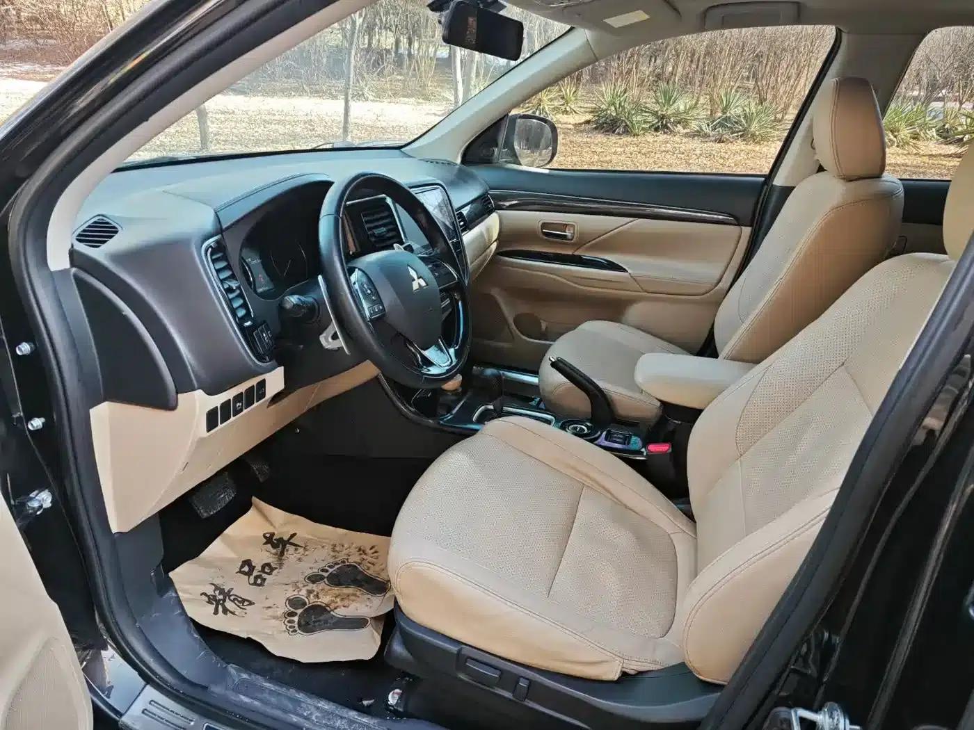 Outlander 2016 2.4L 4WD Elite Edition 5-seater — миниатюра 8