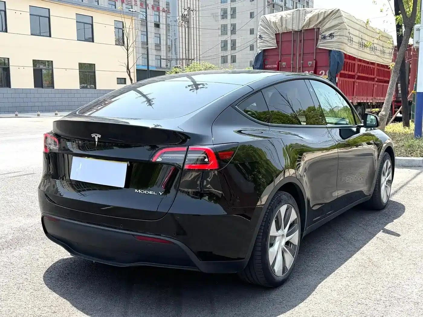 Model Y 2023 Rear-Wheel Drive — миниатюра 3