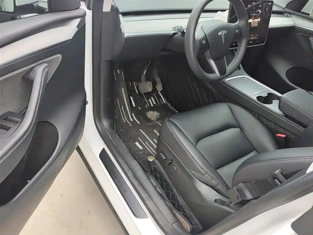 Model Y 2023 Rear-Wheel Drive — миниатюра 16
