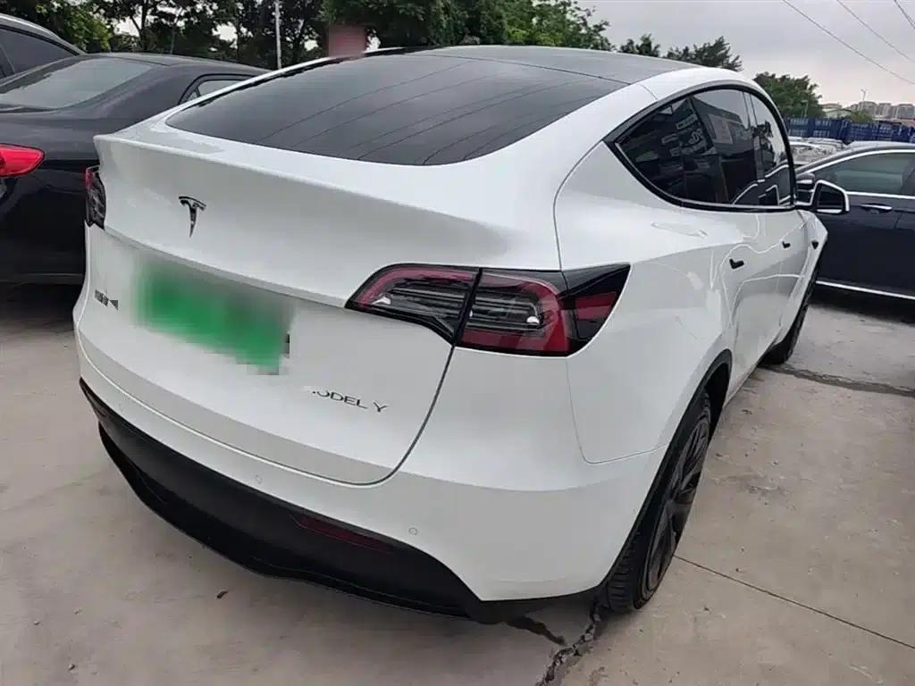 Model Y 2023 Rear-Wheel Drive — миниатюра 7