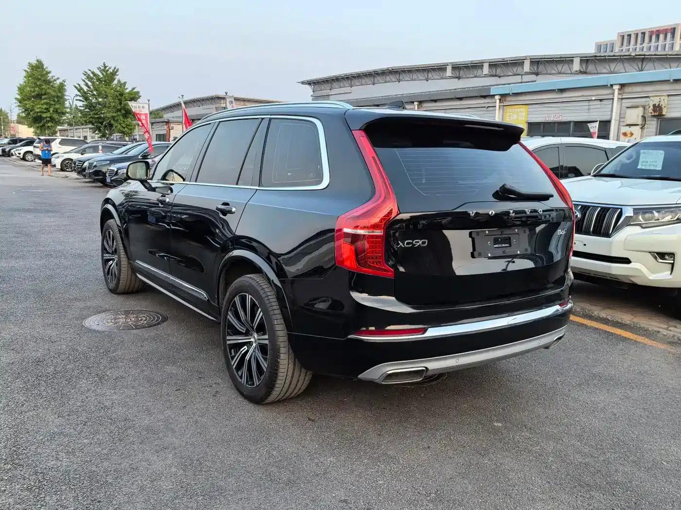 2021 Volvo XC90 B6 Inscription Luxury Edition 7-seater — миниатюра 3