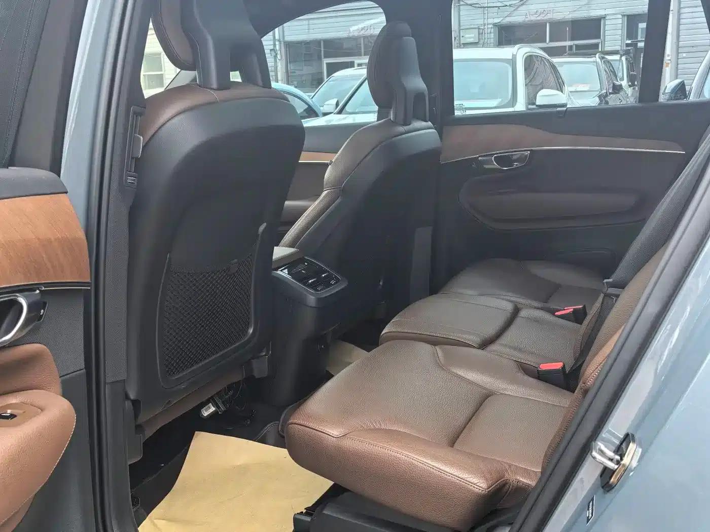 2021 Volvo XC90 B6 Inscription Luxury Edition 7-seater — миниатюра 9