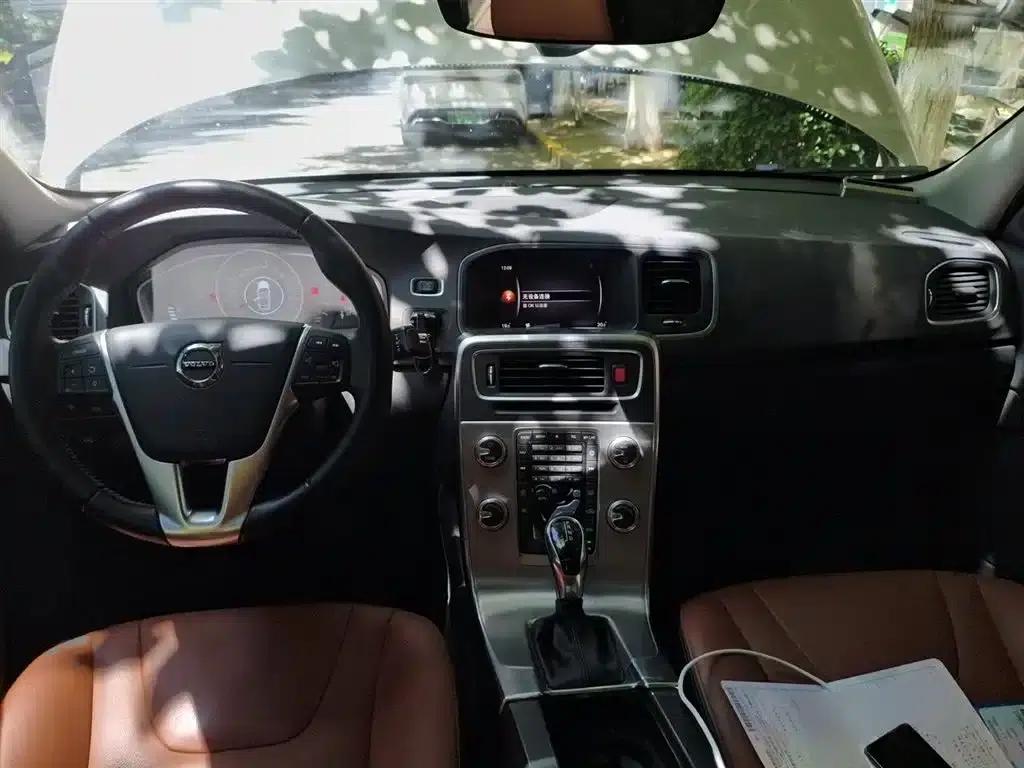 2018 Volvo S60 S60L T3 Smart Progressive Edition — миниатюра 12