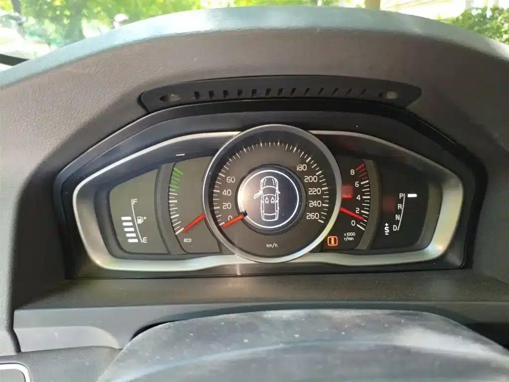 2018 Volvo S60 S60L T3 Smart Progressive Edition — миниатюра 3