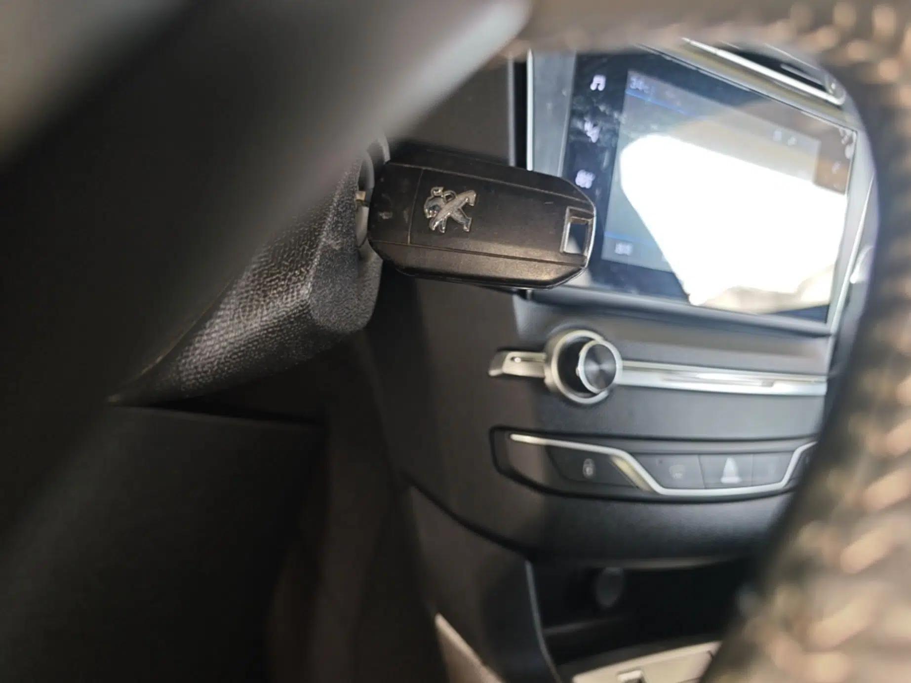 Peugeot 408 2019 230THP Automatic Luxury Edition China VI Standard — миниатюра 12