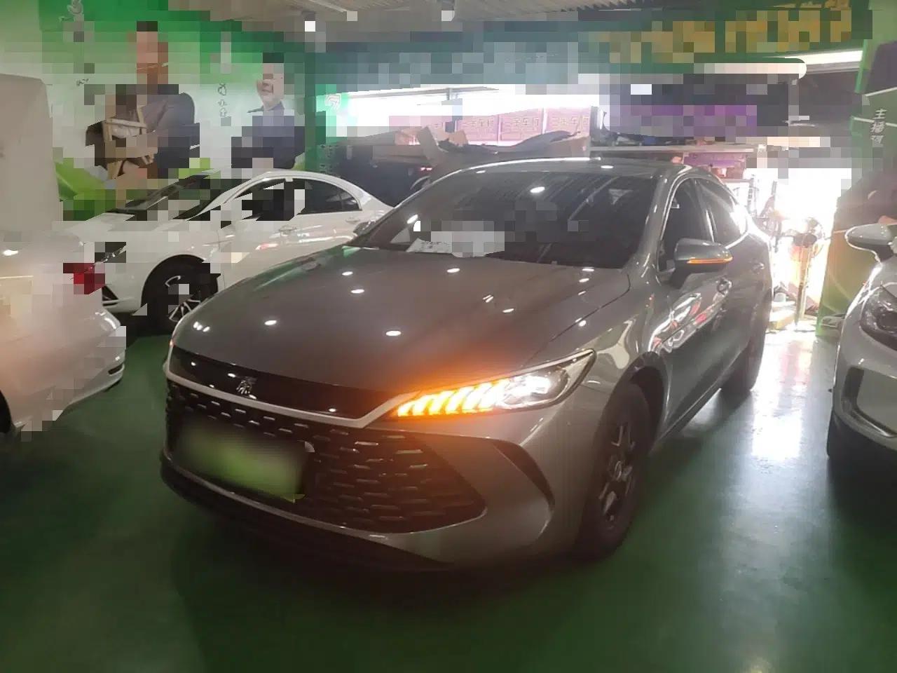 BYD Qin PLUS 2025 DM-i Smart Drive 55KM Leading Model — миниатюра 1