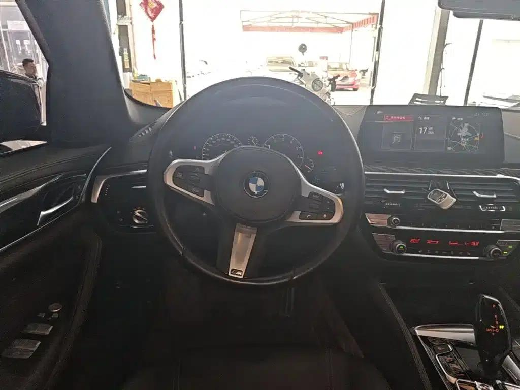 2019 BMW 5 Series 525Li M Sport Package — миниатюра 11