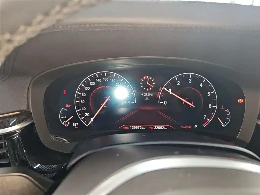 2019 BMW 5 Series 525Li M Sport Package — миниатюра 12