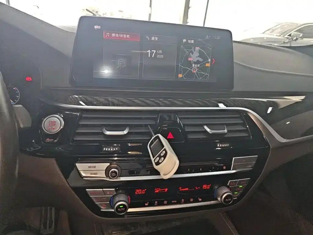 2019 BMW 5 Series 525Li M Sport Package — миниатюра 13