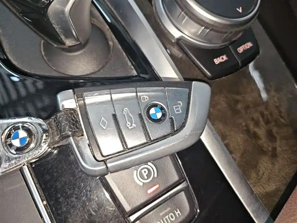 2019 BMW 5 Series 525Li M Sport Package — миниатюра 9