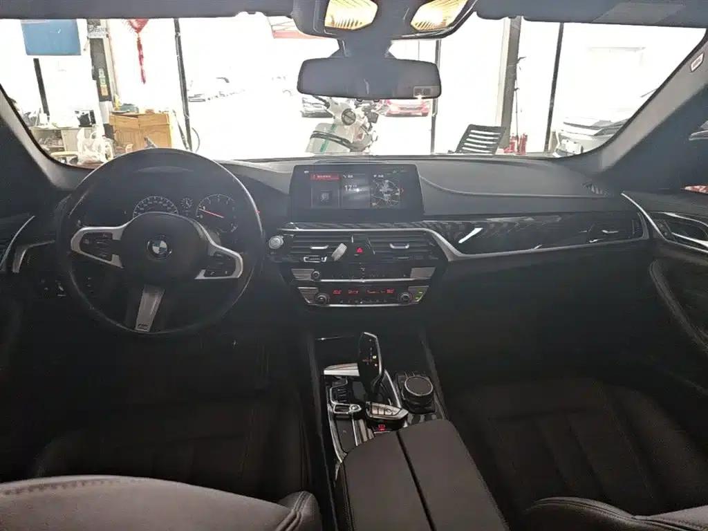 2019 BMW 5 Series 525Li M Sport Package — миниатюра 10