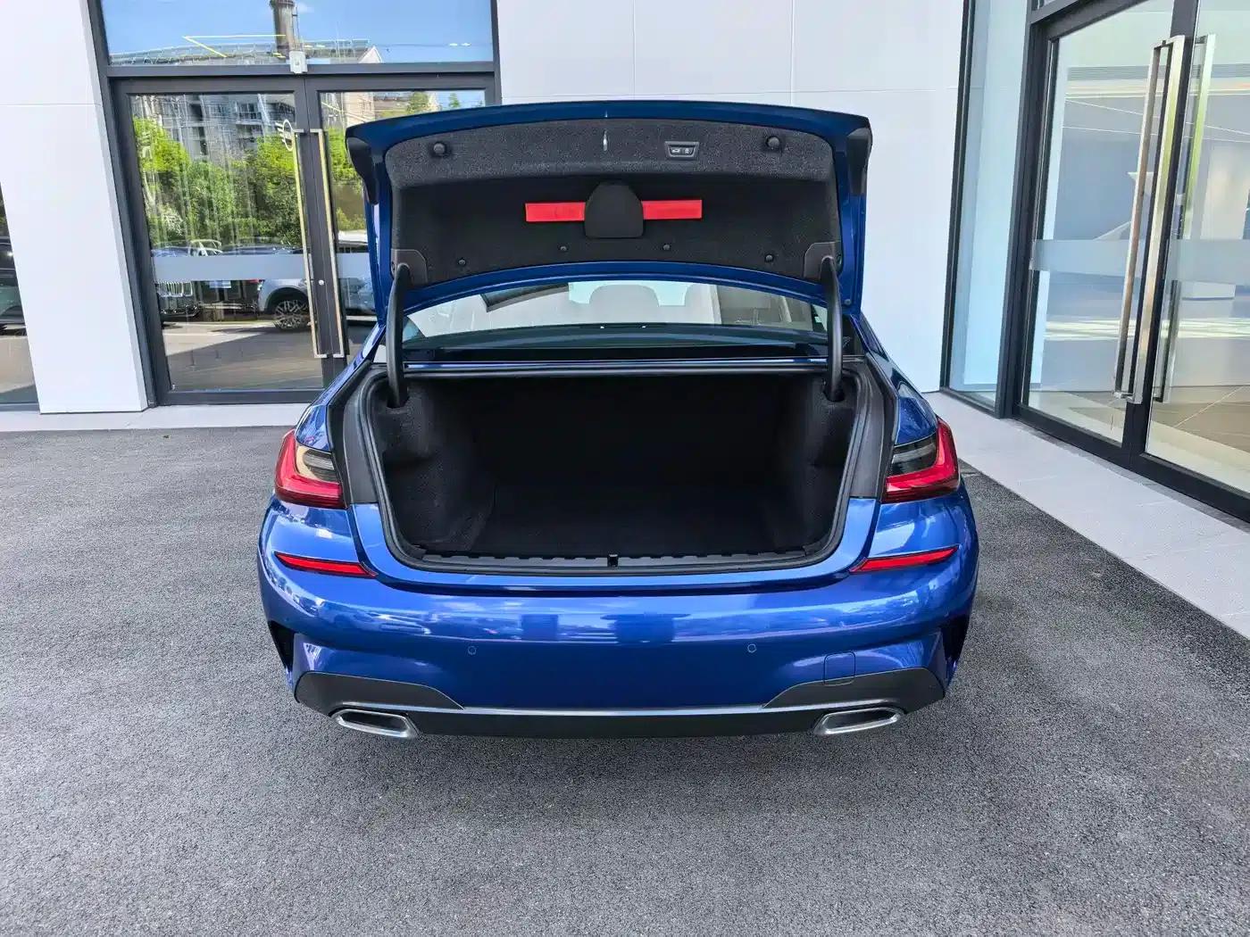 2022 BMW 3 Series 325Li M Sport Package — миниатюра 4