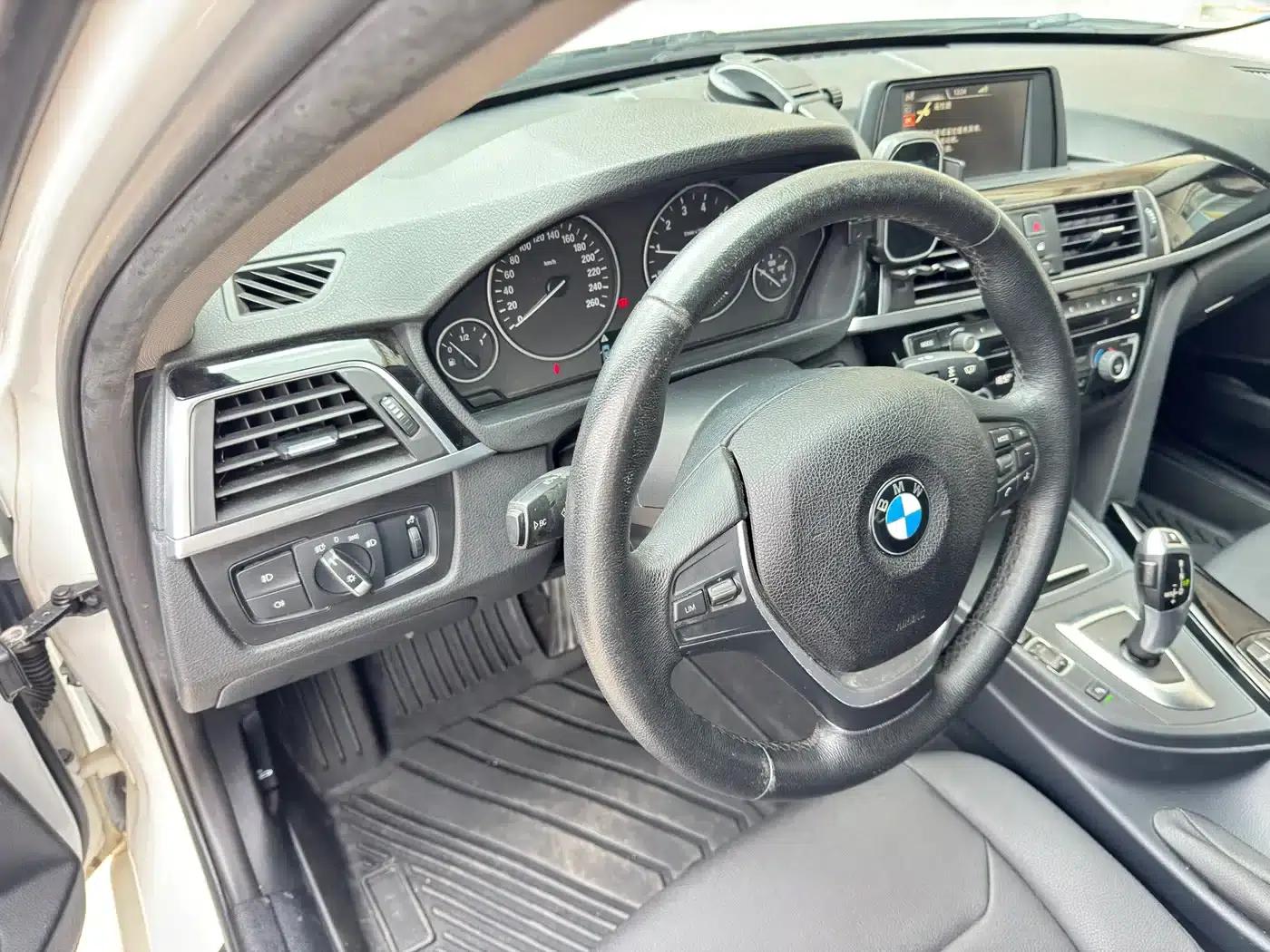 2017 BMW 3 Series 318i Fashion Edition — миниатюра 11