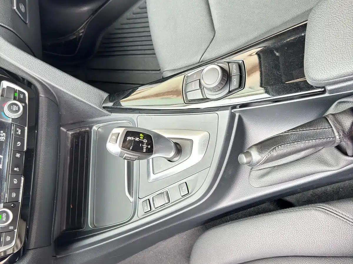2017 BMW 3 Series 318i Fashion Edition — миниатюра 12