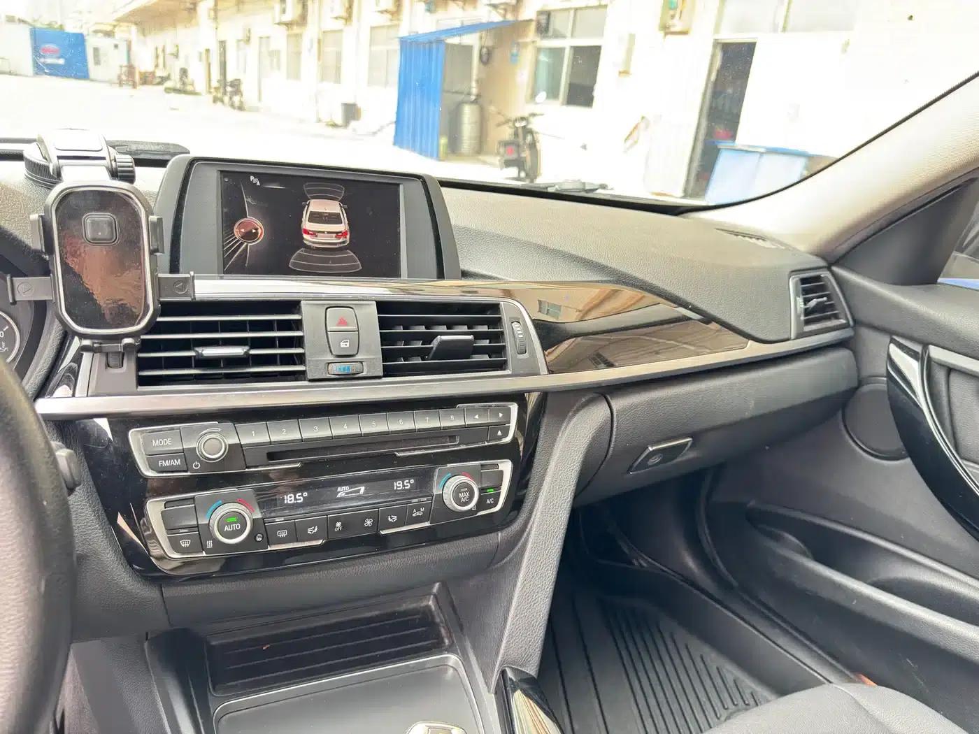 2017 BMW 3 Series 318i Fashion Edition — миниатюра 13