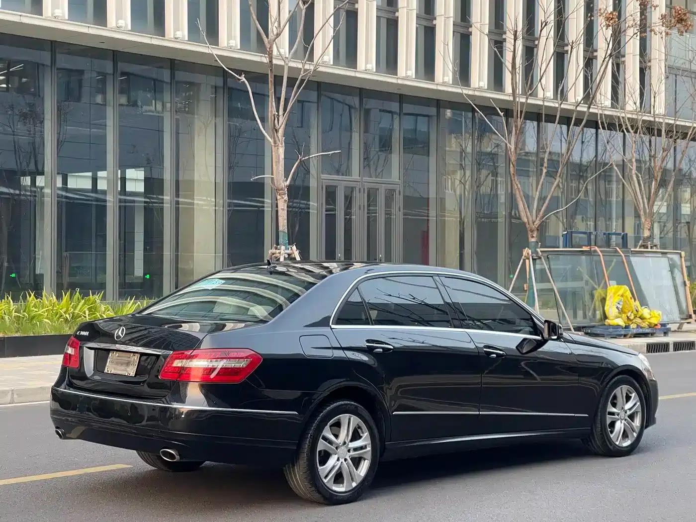Mercedes-Benz E-Class 2010 E 300 L Fashion Edition — миниатюра 4
