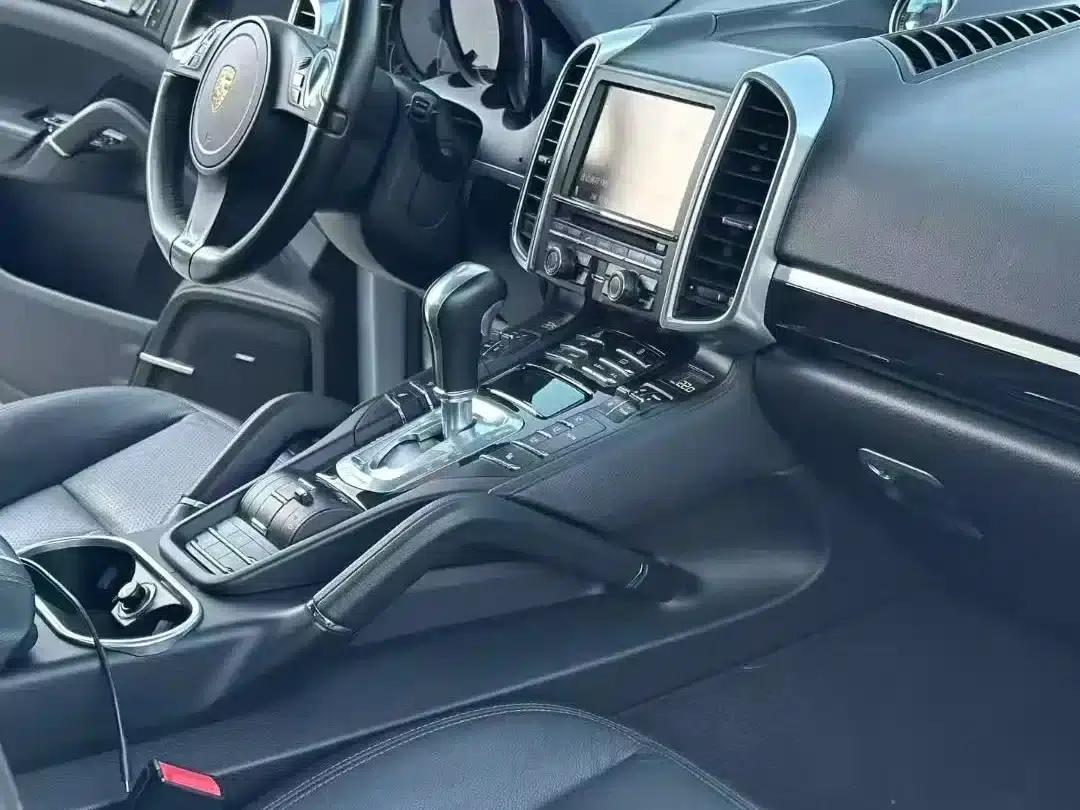 Cayenne 2011 Cayenne S Hybrid 3.0T — миниатюра 4