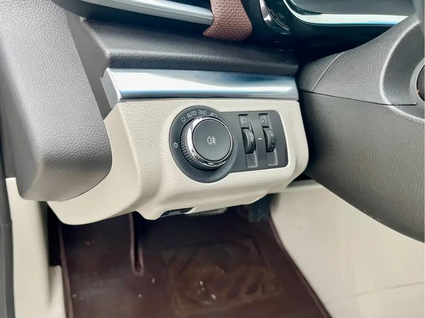 Buick GL8 2022 Land Business Class 652T Comfort — миниатюра 7