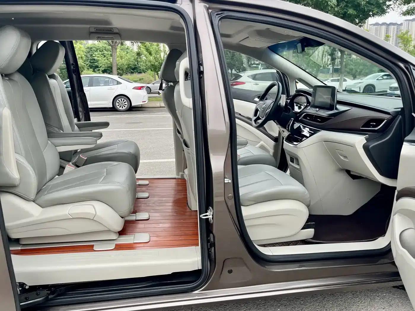 Buick GL8 2022 Land Business Class 652T Comfort — миниатюра 10