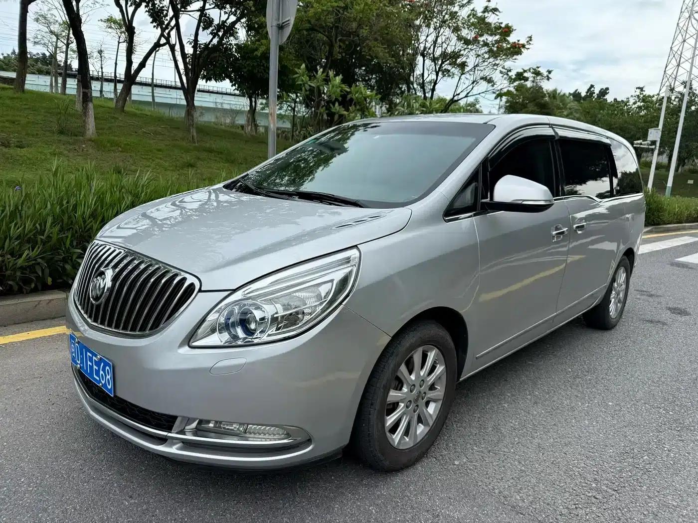 Buick GL8 2011 3.0L GT Luxury Business Edition — миниатюра 1