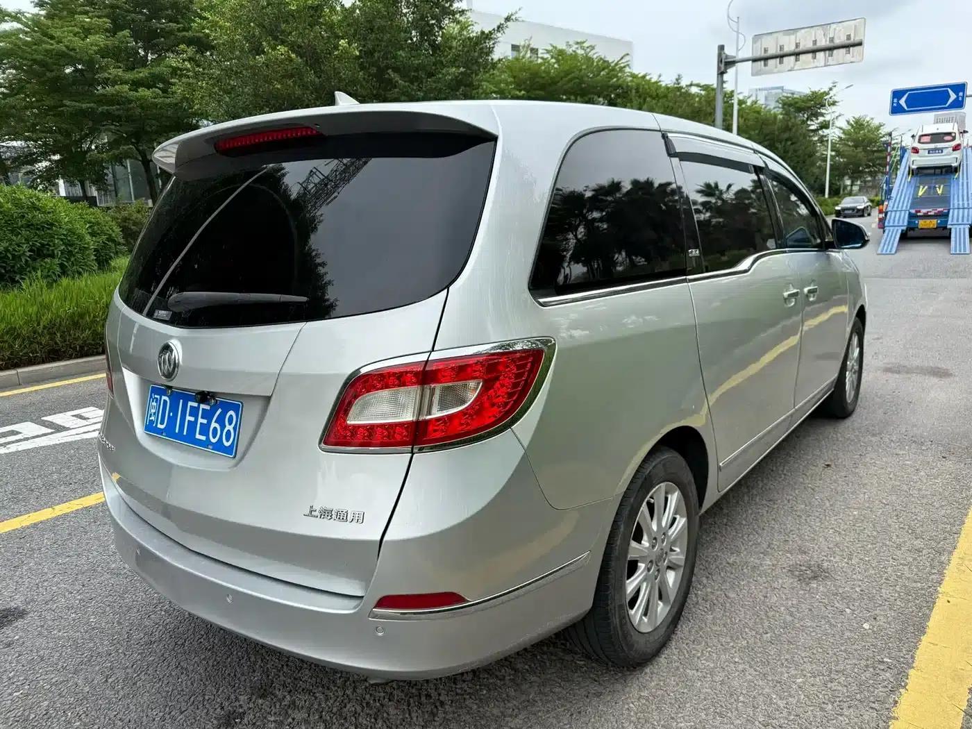 Buick GL8 2011 3.0L GT Luxury Business Edition — миниатюра 9