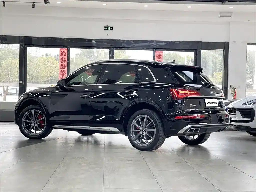 Audi Q5L 2022 40T RS Package Sport Edition — миниатюра 4