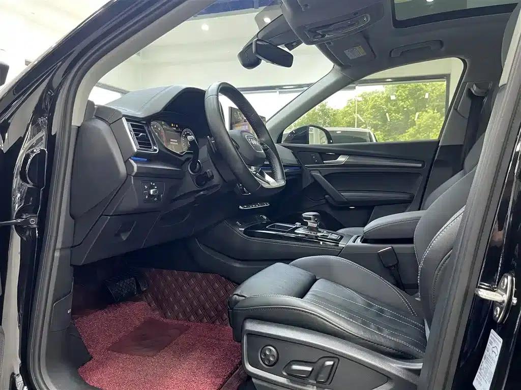 Audi Q5L 2022 40T RS Package Sport Edition — миниатюра 8