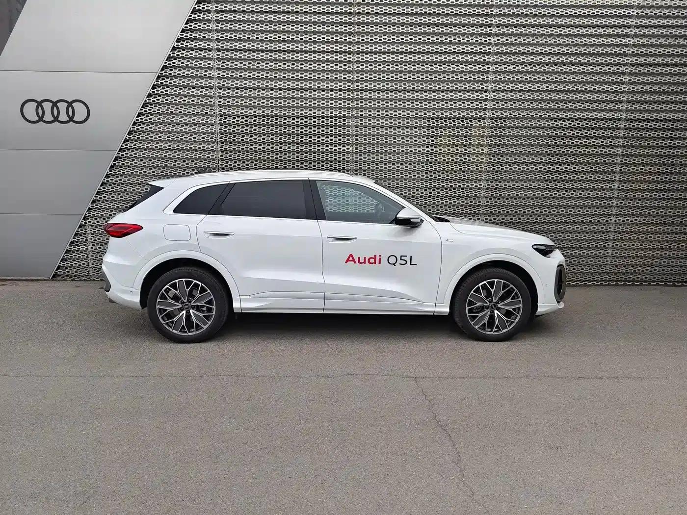 Audi Q5L 2026 2.0T Exclusive Edition for Million Users — миниатюра 3