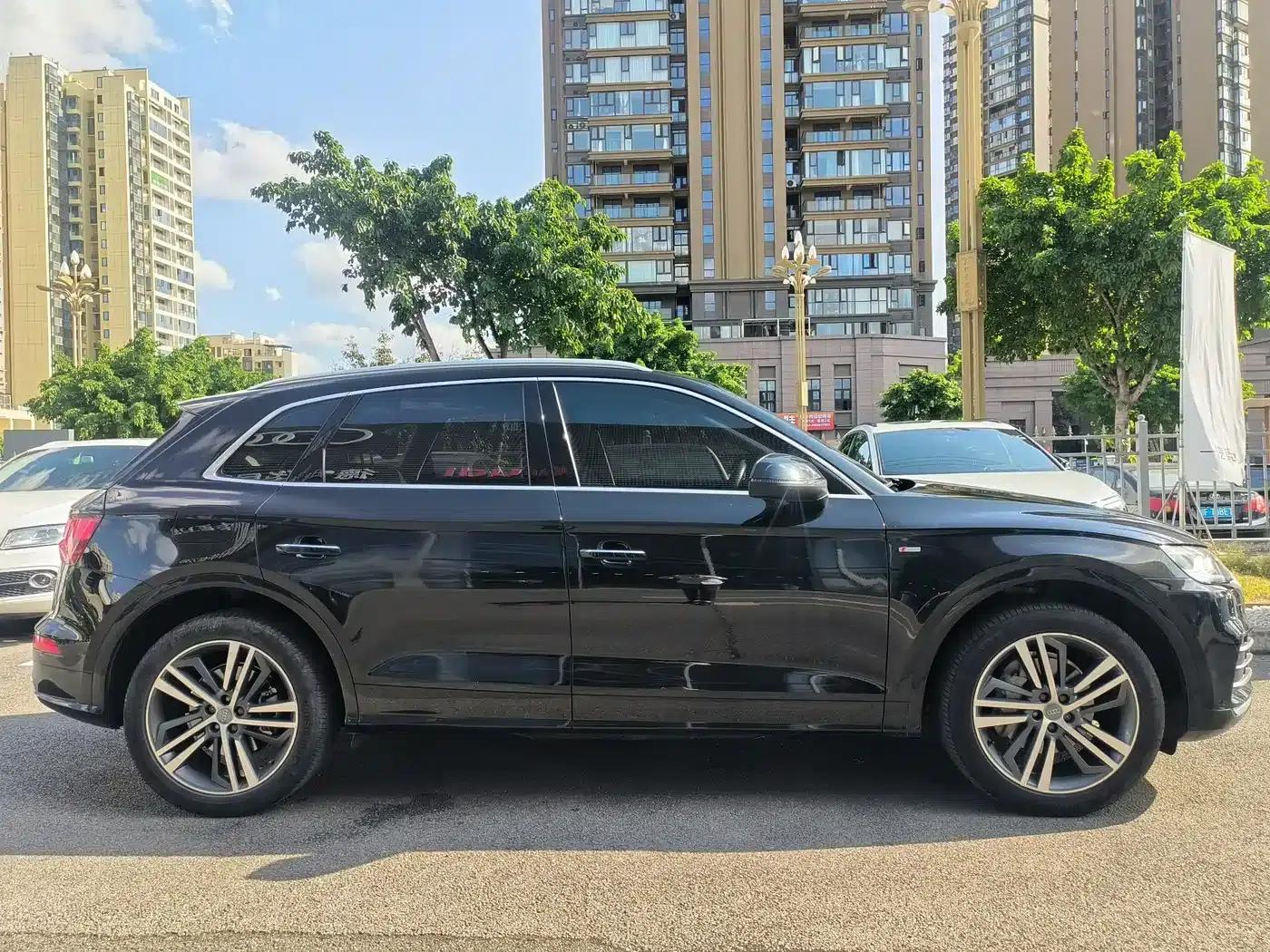 Audi Q5L 2020 40 TFSI Luxury Fashion Edition — миниатюра 2