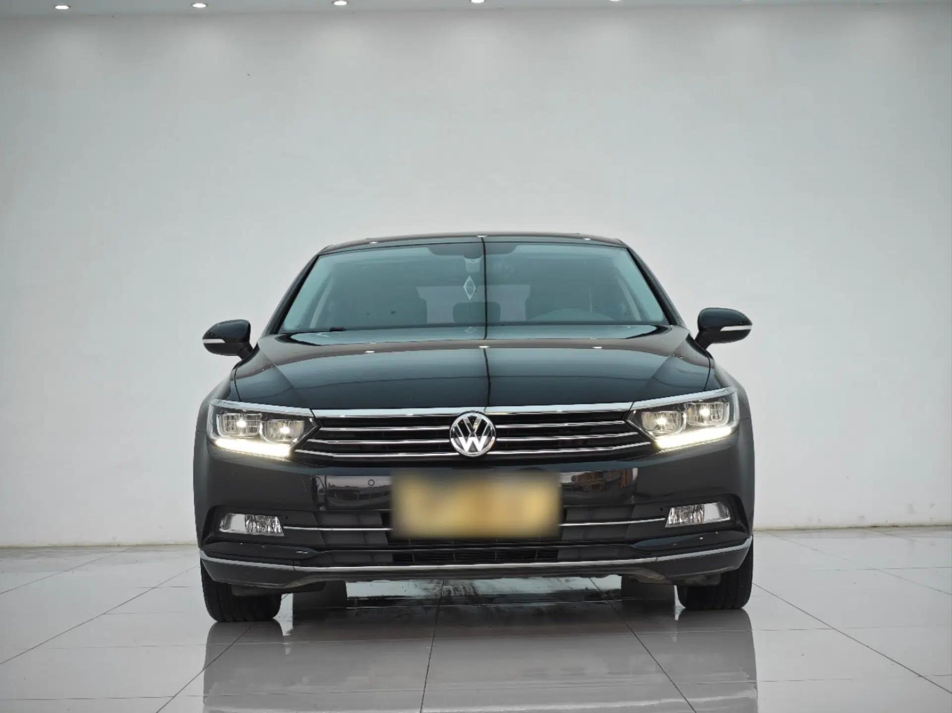 Volkswagen Magotan 2019 330TSI DSG Luxury Model China V Standard — миниатюра 3