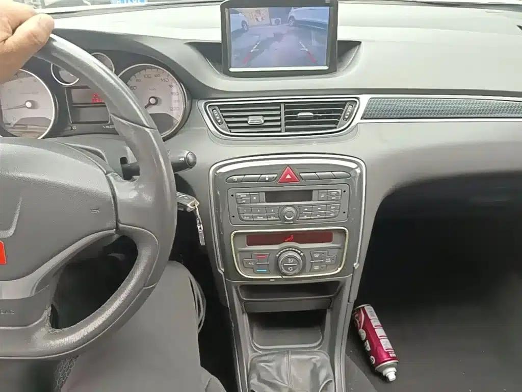 Peugeot 308 2014 Enjoy Edition Classic 1.6L Manual Fashion Model — миниатюра 14