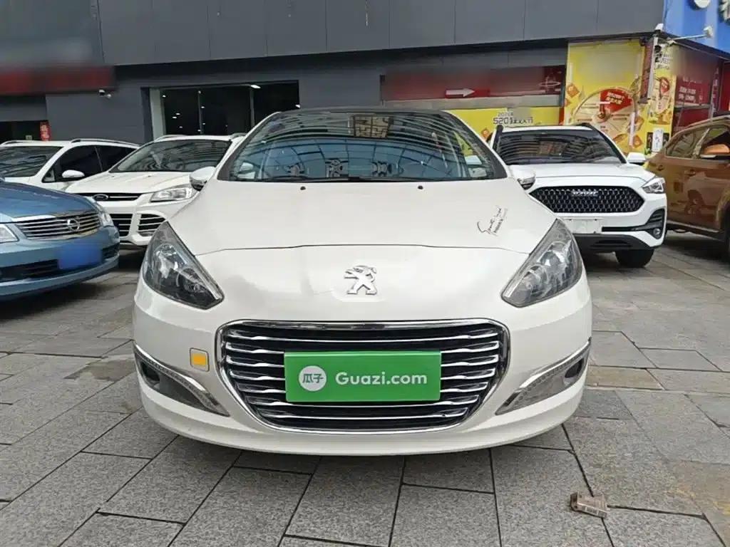 Peugeot 308 2014 Enjoy Edition Classic 1.6L Manual Fashion Model — миниатюра 3