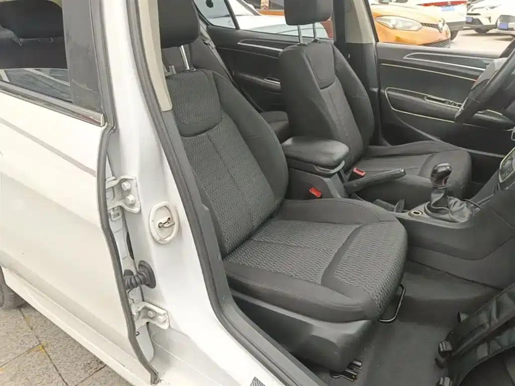 Peugeot 308 2014 Enjoy Edition Classic 1.6L Manual Fashion Model — миниатюра 25